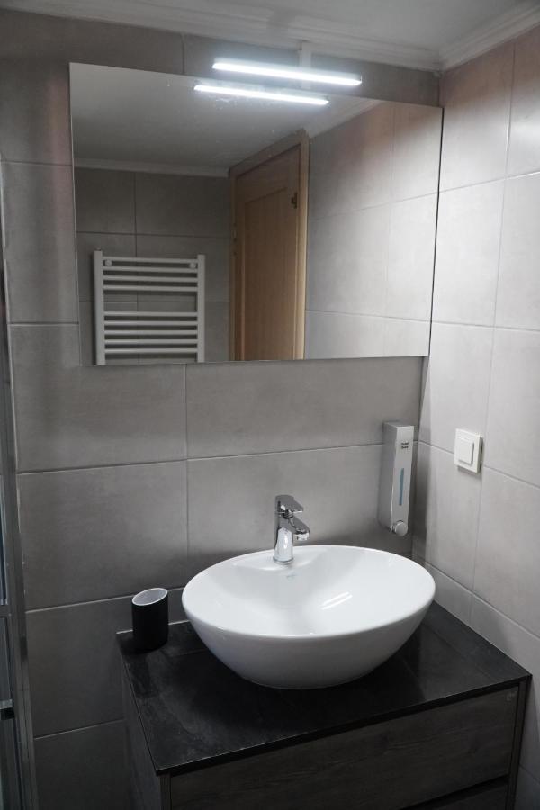 Modern Apartment In Οld Τown เทสซาโลนิกิ ภายนอก รูปภาพ